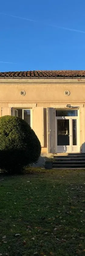 Maison 85 m2 deux chambres，位于Cazères的酒店