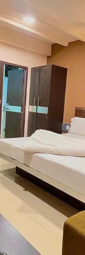 Hotel Ashapura Palace，位于纳特杜瓦拉的酒店