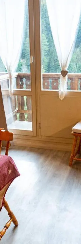 Magnifique studio au pied du télécabine d'Arrondaz et des pistes de ski，位于莫达讷的酒店