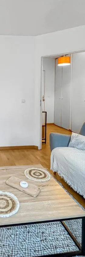 Studio cosy avec Smart TV & Wi-Fi，位于勒普莱西罗班松的酒店