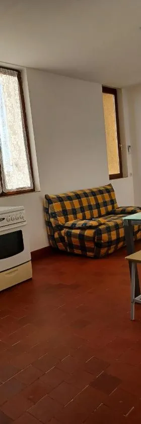 Bel Appartement Fonctionnel,2 grandes chambres separer plus un bz,WI FI,Clim，位于迪关的酒店
