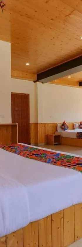 Hotel 17 Miles Stone, Manali By Shivaneel Hospitality，位于马拉里的酒店