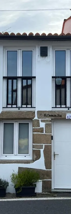 A Casiña do Rey Casita junto a la playa de Cabañas，位于卡瓦尼亚斯的酒店