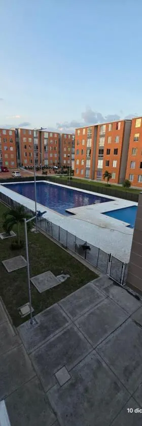 Apartamento con parqueadero y piscina，位于伊瓦格的酒店