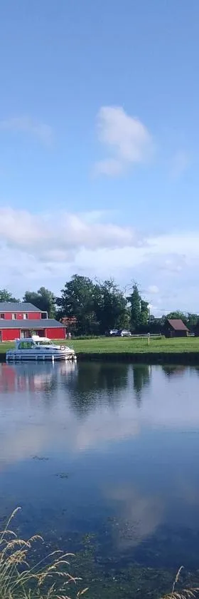 La Halte du Canal，位于Luthenay-Uxeloup的酒店