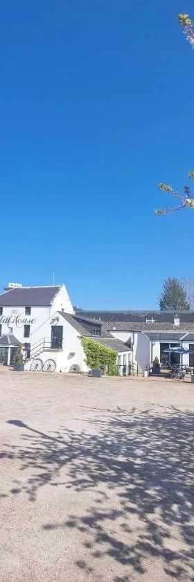 The Mill House Hotel，位于巴基的酒店