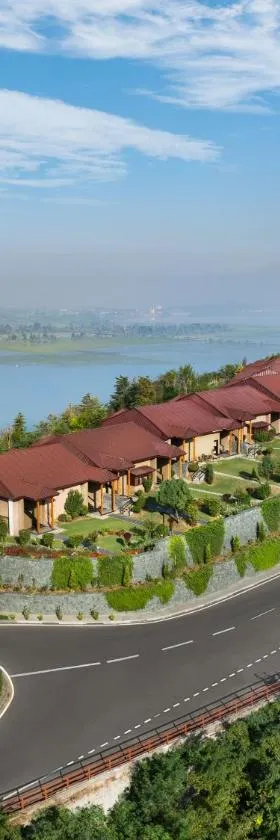 Taj Dal View Srinagar，位于斯利那加的酒店