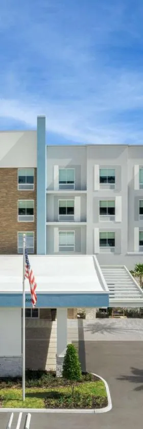 Hampton Inn & Suites Naples South，位于那不勒斯的酒店