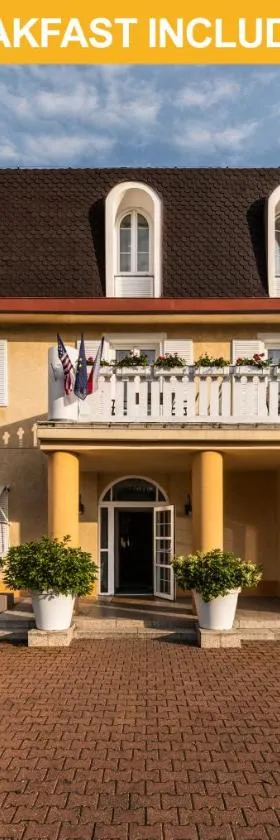 Prague Hotel Carl Inn restaurant & Free Parking，位于布拉格的酒店