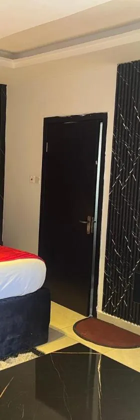 Florence Hotel and suites，位于贝宁城的酒店