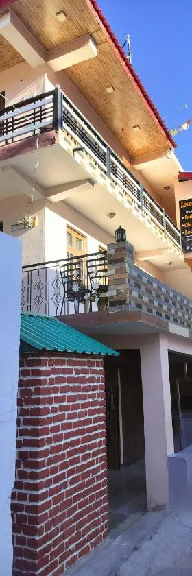 Lovon hotel and restaurant，位于Nako的酒店