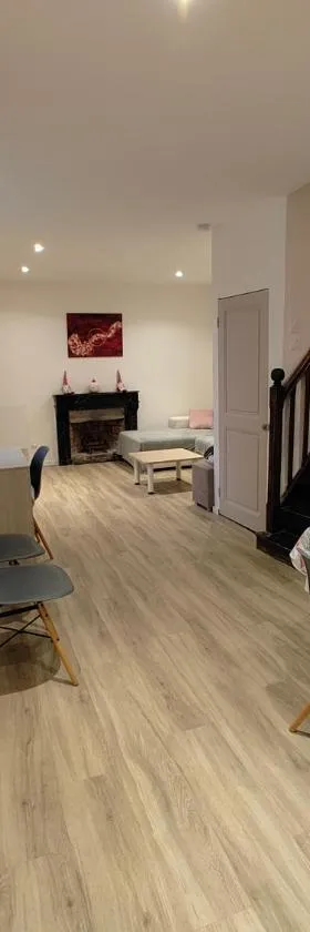 Gîte 10 personnes maison entière，位于Villemoirieu的酒店