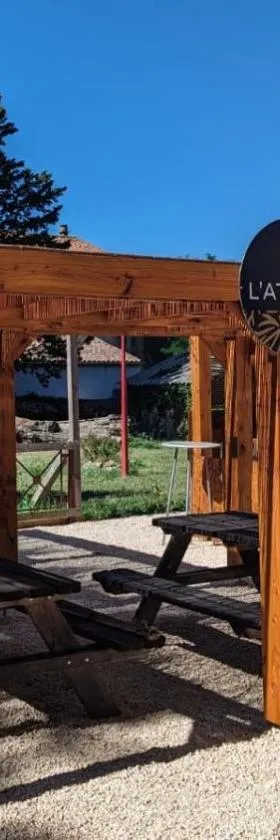 Camping Le Village Des Sources，位于Ceilhes-et-Rocozels的酒店