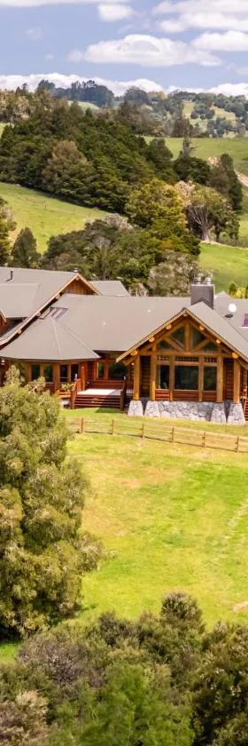 Yellowstone Lodge New Zealand，位于凯里凯里的酒店