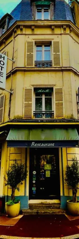 HÔTEL PARIS VÉSINET- Logis Hôtel Restaurant，位于勒韦西内的酒店