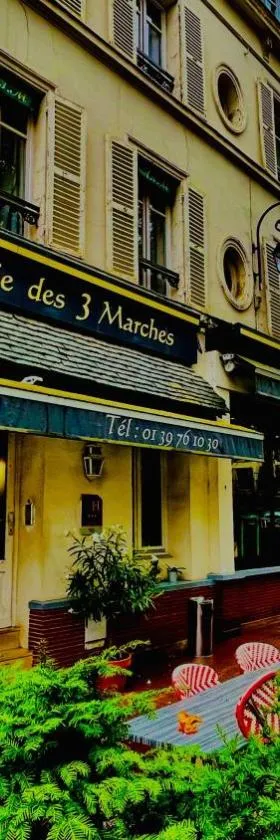 HÔTEL DES 3 MARCHES- Logis Hôtel Restaurant，位于勒韦西内的酒店