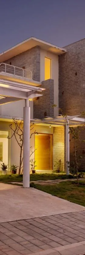 Golf View Home by StayJade, 4BHK, Projector，位于霍苏尔的酒店