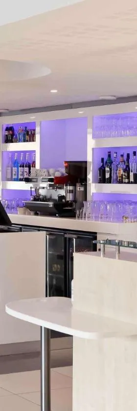 里昂东卡浦纳宜必思酒店，位于查波奈的酒店