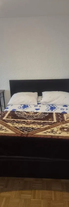 Cosy Room in a Flat，位于格伦兴的酒店