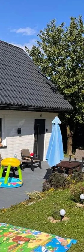 Mały biały domek Wadowice SPA jacuzzi sauna Gorzen blisko Wadowic，位于Gorzeń Dolny的酒店