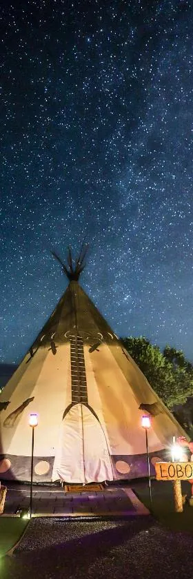 Lobo Tipi at El Mistico Ranch，位于Nogal的酒店