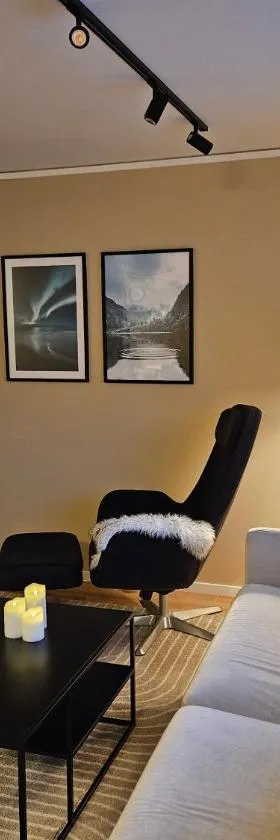 1 bedroom apt with parking，位于Kvaløya的酒店