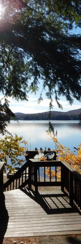Paddler's Rest Lakeside Cabins and Motel，位于Long Lake的酒店