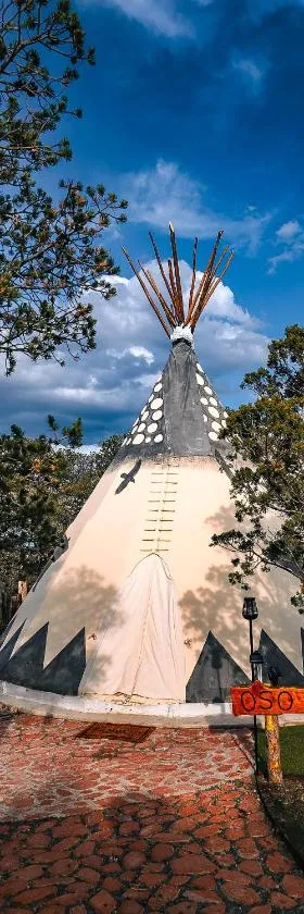 Oso Tipi at El Mistico Ranch，位于Nogal的酒店