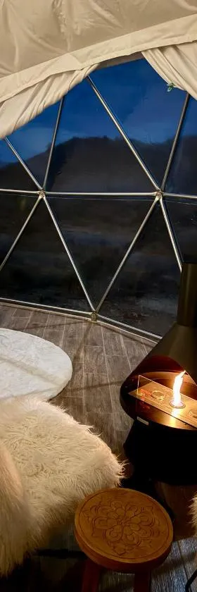 Stargazer- The Dome Life，位于Anthem的酒店