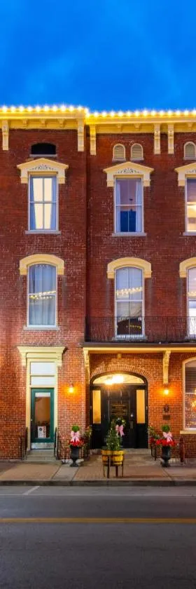 The Woodford Hotel，位于Versailles的酒店