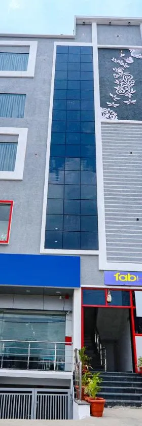 FabHotel VKs - Nr UMCC Shahpur, Jeedimetla，位于海得拉巴的酒店