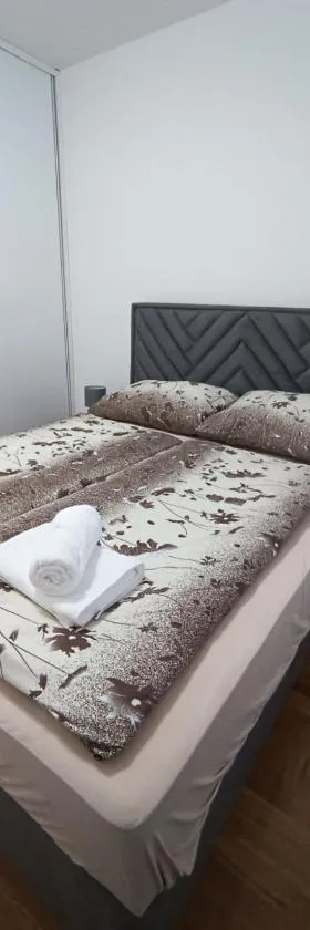 Apartman Kastel Banja luka，位于Železnička Stanica Banja Luka Predgrađe的酒店