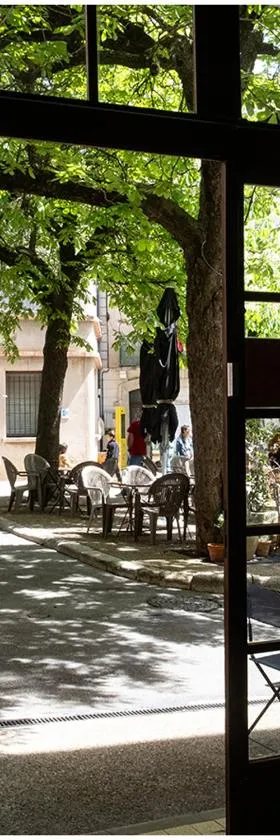 Logis Hôtel Restaurant Le Louvre，位于萨路特德沃克吕兹的酒店