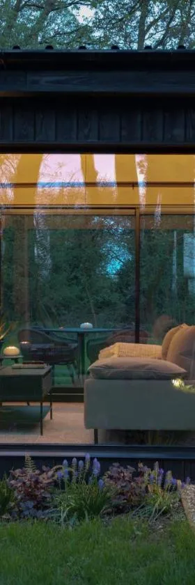 The Woods - Luxury cabin in a woodland setting，位于Hatfield Broad Oak的酒店