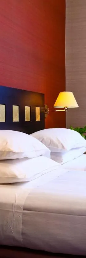 拉亚特酒店，位于塞纳河畔讷伊的酒店
