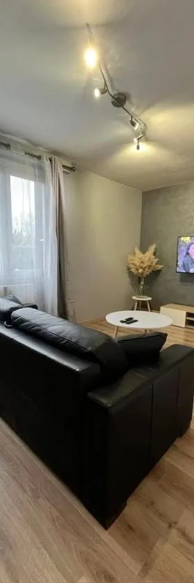 Charmant logement proche Paris - parking gratuit，位于Marolles-en-Hurepoix的酒店
