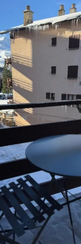 Céntrico apartamento con vistas en Formigal - Entrada 24h sin llaves，位于福米加尔的酒店