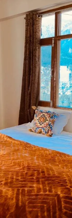 hotel in manali by Aura，位于Bashist的酒店
