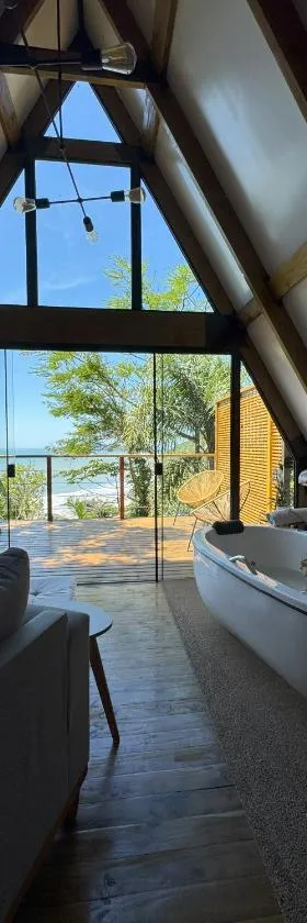 Chalé Shánti Vista Mar e Banheira - Florianópolis，位于弗洛里亚诺波利斯的酒店