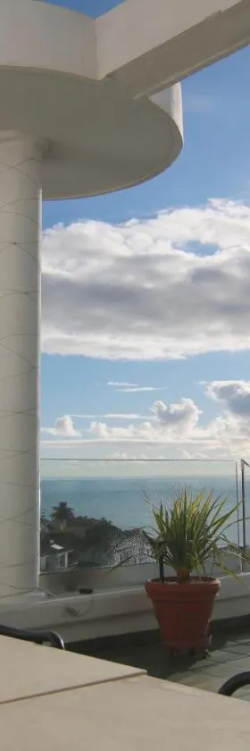 Villa Gonzalez Sea Views，位于拉达祖尔的酒店