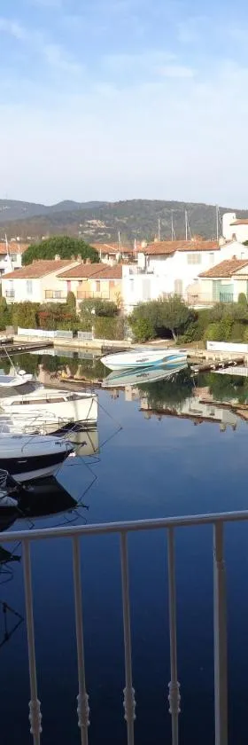 Port Grimaud Les Voiles，位于格里莫的酒店