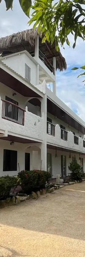 Hotel Heliopolis，位于科韦尼亚斯的酒店