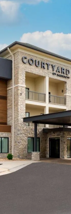 Courtyard by Marriott Springfield Airport，位于斯普林菲尔德的酒店