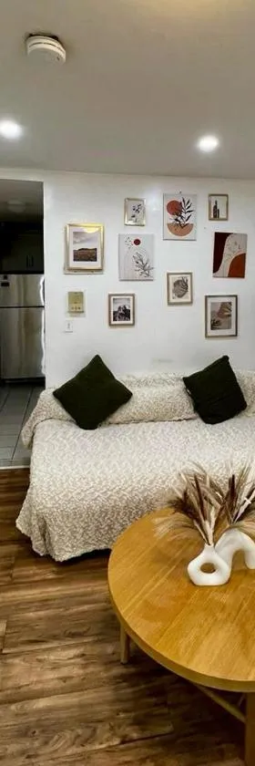 Next to Manhattan 2 Bedrooms Apartment - Subway 20 steps, Manhattan 1 Stop，位于Roosevelt Island的酒店