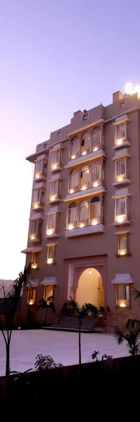 Satyam Palace Resort，位于布什格尔的酒店