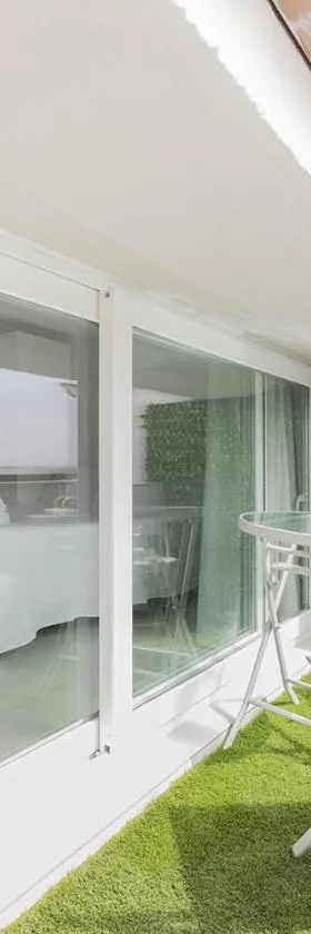 Buhardilla con terraza acogedora，位于科斯拉达的酒店