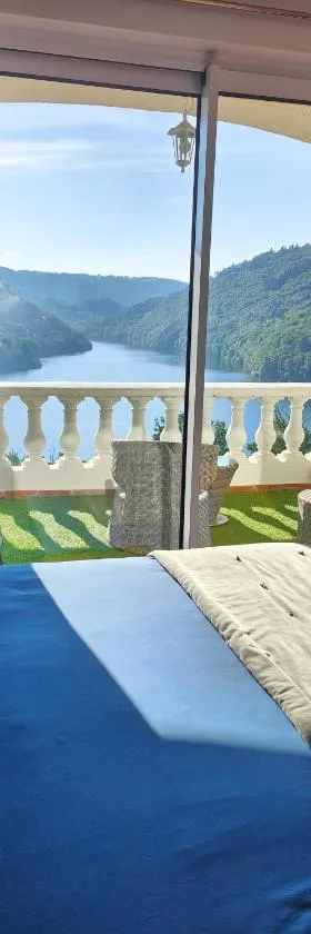 Ma villa au bord de l'eau，位于Miremont的酒店