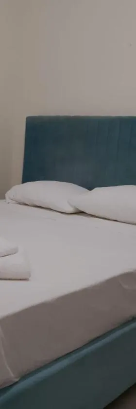 Two bedroom holidays apartment, walking distance to the beach and Harbour，位于Paphos的酒店