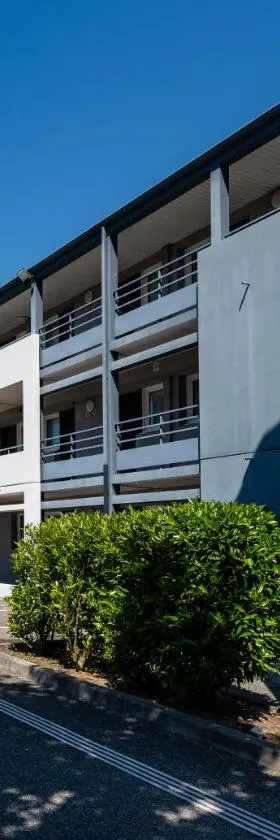 B&B HOTEL Grenoble Université 1，位于日尔的酒店