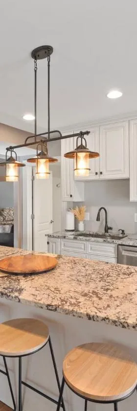 Cheerful 5-bedroom w/Screened Patio, Sleeps 10 in the heart of Fremont!，位于弗里蒙特的酒店